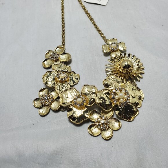 Vetta Gold Floral Statement Necklace - Picture 8 of 8